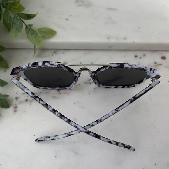 "Hadley" Sunglasses || Silver Mirror Speckled - Picture 3 of 8